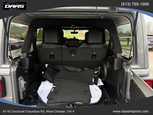 Used 2022 Jeep Wrangler Unlimited Rubicon w/ Cold Weather Group image 28