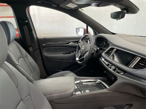 Used 2024 Buick Enclave Premium image 16