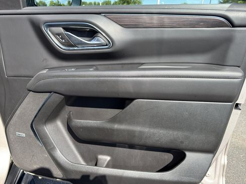 Used 2024 Chevrolet Suburban LT RWD image 34