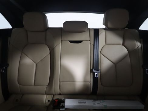 Used 2021 Porsche Macan image 16