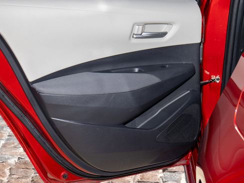 Used 2020 Toyota Corolla LE image 11