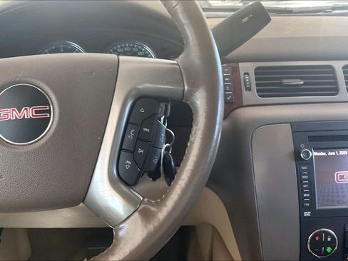 Used 2013 GMC Yukon SLT w/ SLT-2 Equipment Package AWD/4WD image 19