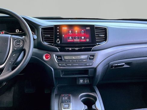 Used 2023 Honda Ridgeline Sport image 10
