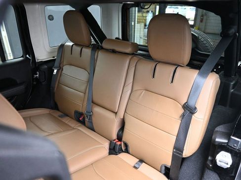 Used 2022 Jeep Wrangler Unlimited Sahara w/ Cold Weather Group image 21