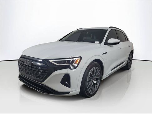 Used 2024 Audi Q8 e-tron Premium Plus AWD/4WD image 3