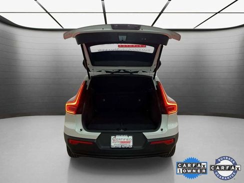 Used 2025 Volvo XC40 B5 Plus image 7