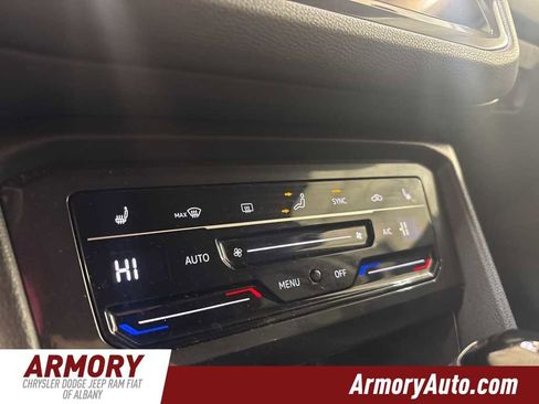 Used 2022 Volkswagen Tiguan SE image 19