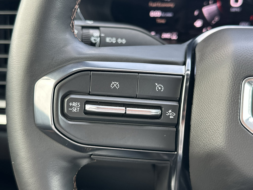 Used 2024 GMC Canyon AT4 w/ AT4 Premium Package AWD/4WD image 11