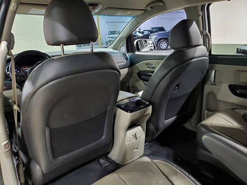 Used 2016 Kia Sedona SX FWD image 23