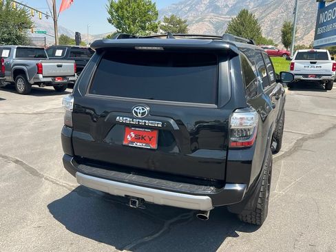 Used 2020 Toyota 4Runner TRD Off-Road Premium w/ Moonroof Package AWD/4WD image 9