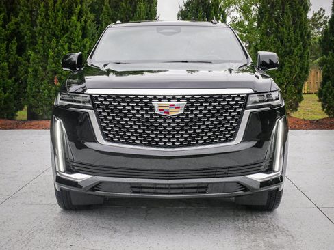 Used 2024 Cadillac Escalade Premium Luxury AWD/4WD image 3