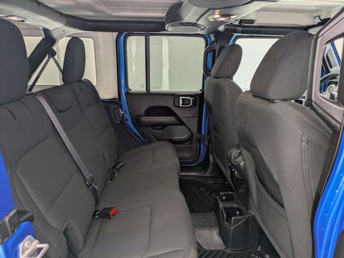 Used 2023 Jeep Wrangler Unlimited Sahara AWD/4WD image 20