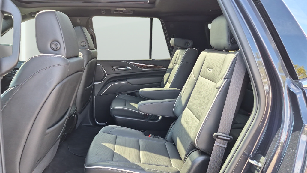 Used 2024 Cadillac Escalade Premium Luxury AWD/4WD image 26