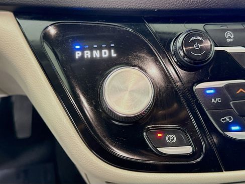 Used 2022 Chrysler Voyager LX FWD image 20