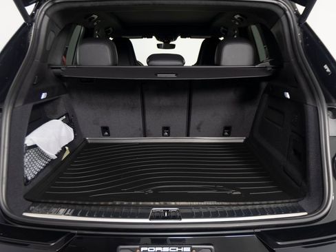 Certified 2025 Porsche Cayenne GTS AWD/4WD image 38