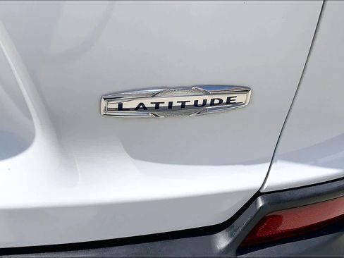 Used 2019 Jeep Cherokee Latitude Plus FWD image 10