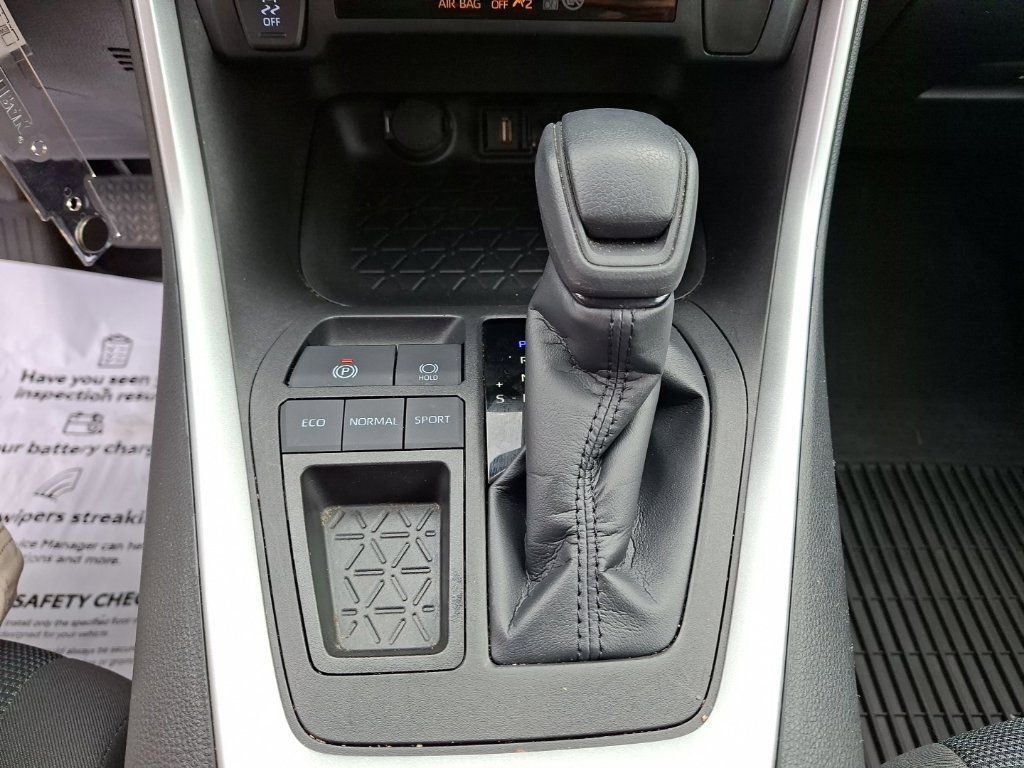 Used 2022 Toyota RAV4 LE FWD image 24