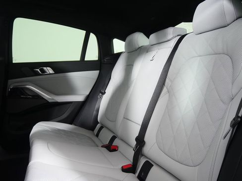 New 2026 BMW X6 xDrive40i image 16