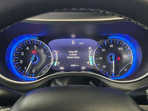 Used 2025 Chrysler Pacifica Select image 27