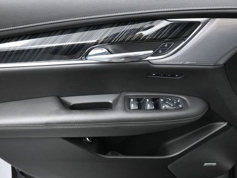 Used 2025 Cadillac XT6 Premium Luxury FWD image 13