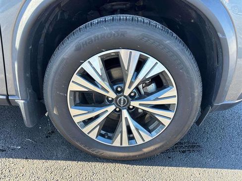 Used 2022 Nissan Rogue SV image 25