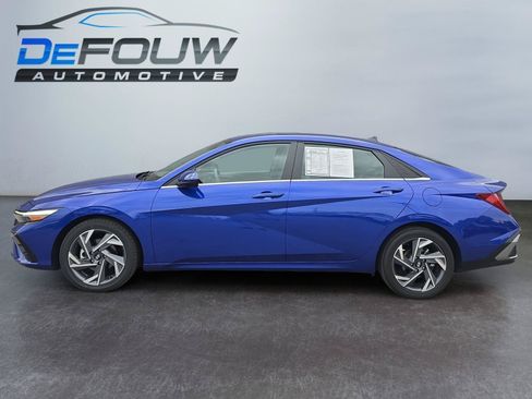 Used 2025 Hyundai Elantra SEL FWD image 6