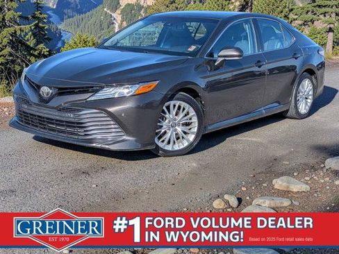 Used 2018 Toyota Camry XLE FWD image 1
