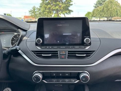 Certified 2022 Nissan Altima 2.5 SV FWD image 19