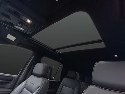 Used 2021 GMC Yukon Denali w/ Denali Premium Package AWD/4WD image 12