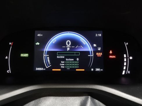 Used 2025 Toyota Camry SE image 11