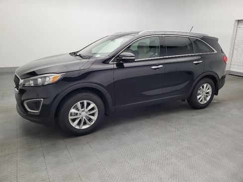 Used 2016 Kia Sorento LX image 2