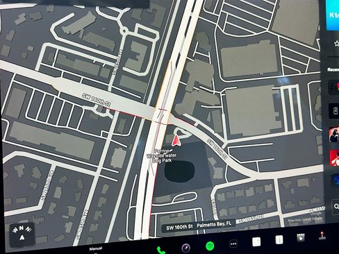 Used 2022 Tesla Model S image 12