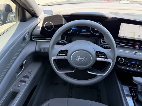 Used 2024 Hyundai Elantra SEL w/ Convenience Package FWD image 14