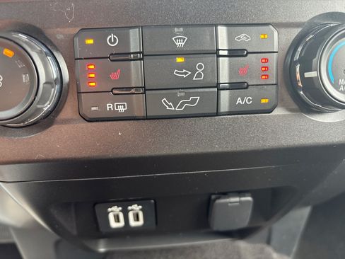 Used 2020 Ford F150 XLT w/ Equipment Group 302A Luxury AWD/4WD image 17
