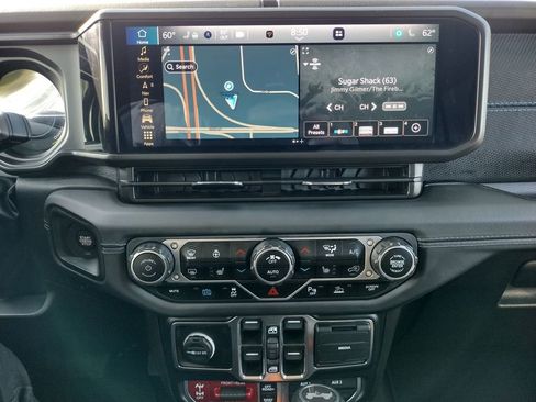 Used 2024 Jeep Wrangler Unlimited Rubicon 4xe w/ Technology Group AWD/4WD image 32