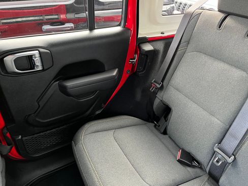 Used 2025 Jeep Wrangler Sport S image 38