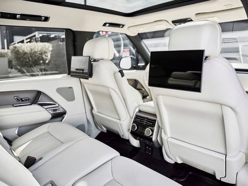 Used 2024 Land Rover Range Rover Long Wheelbase SE image 37