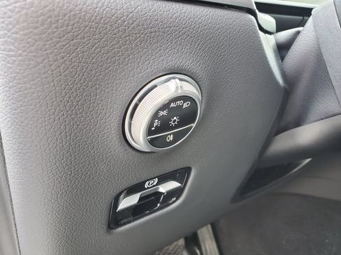 Used 2024 Mercedes-Benz GLC 300 4MATIC image 19