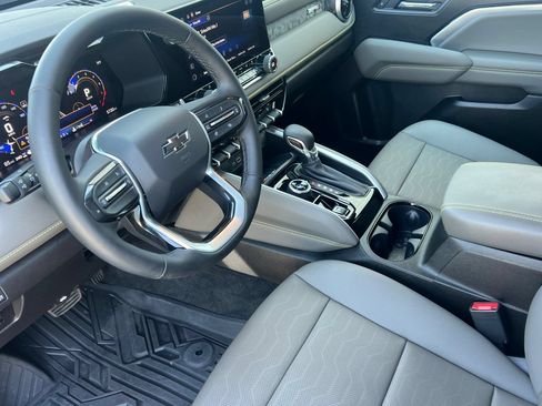 Used 2026 Chevrolet Colorado ZR2 w/ Technology Package AWD/4WD image 11