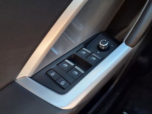 Used 2025 Audi Q3 2.0T Premium image 21