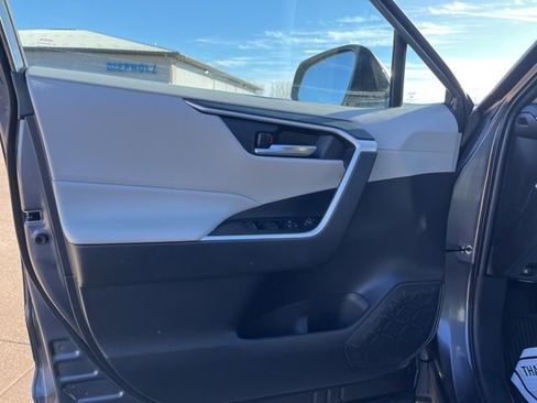 Used 2022 Toyota RAV4 XLE w/ Convenience Package image 8