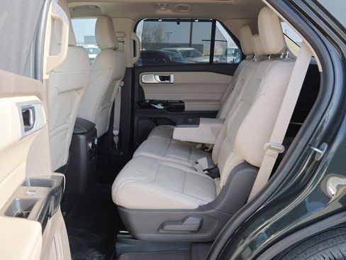 Used 2022 Ford Explorer Platinum w/ Equipment Group 601A image 32