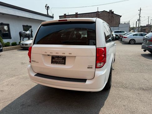 Used 2018 Dodge Grand Caravan GT FWD image 3