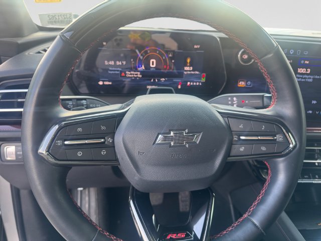 Used 2025 Chevrolet Traverse RS FWD image 11