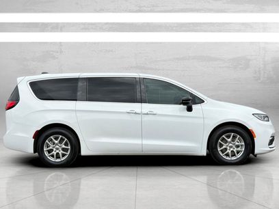 Used 2024 Chrysler Pacifica Touring-L