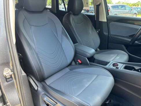 Used 2026 Volkswagen Tiguan SE FWD image 36