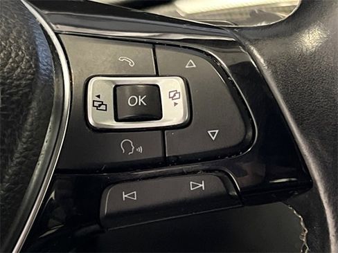 Used 2018 Volkswagen Passat 3.6 image 17