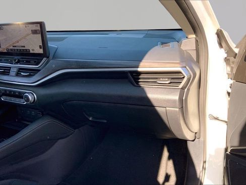 Used 2023 Nissan Altima 2.5 SV w/ SV Premium Package image 18