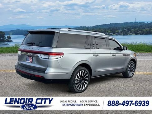 Used 2024 Lincoln Navigator L Black Label AWD/4WD image 3