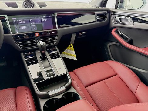 New 2026 Porsche Macan image 26